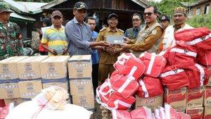 Azwardi-antar-bantuan.jpg