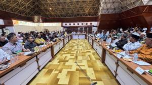 Baleg-DPR-RI-melakukan-pertemuan-dengan-para-akademisi-dan-sejumlah-tokoh-Aceh.jpg