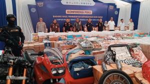 Berbagai-jenis-barang-sitaan-petugas-Bea-Cukai-di-seluruh-Aceh-di-BNA.jpg