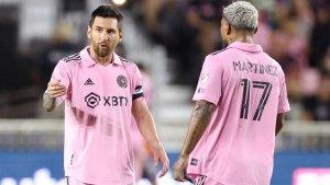 Bintang-Inter-Miami-asal-Argentina-Lionel-Messi-berbicara-kepada-Josef-Martinez.jpg