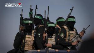 Brigade-Al-Qassam-sayap-militer-Hamas-memperlihatkan-anggota-Brigade-Al-Qassam-berpatroli.jpg