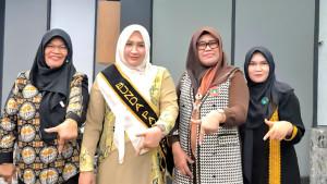 Bunda-Marlina-Muzakir-foto-bersama-Ketua-Pokja-Bunda-PAUD-Kota-Banda-Aceh.jpg