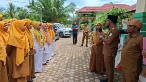 Bupati-Aceh-Timur-Iskandar-Usman-Al-Farlaky-saat-melakukan-sidak-di-puskesmas-Julok.jpg