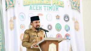 Bupati-Aceh-Timur-Iskandar-Usman-Al-Farlaky-saat-membuka-acara-Maulid-Akbar.jpg