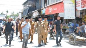 Bupati-Aceh-Timur-meninjau-langsung-pasar-rakyat-yang-terletak-di-pusat-Keude-Simpang-Ulim.jpg