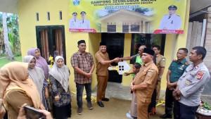 Bupati-Bireuen-Serahkan-Rumah-Bantuan.jpg