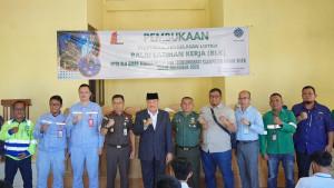 Bupati-Nagan-Raya-TR-Keumangan-foto-bersama-pada-pembukaan-pelatihan-kerja-di-BLK.jpg