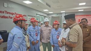 Bupati-Nagan-Raya-TR-Keumangan-saat-meninjau-PLTU-3-4.jpg