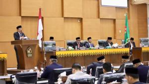 Bupati-Pidie-Sarjani-Abdullah-berpidato-saat-menghadiri-pembasan-KUA-PPAS-tahun-2026.jpg