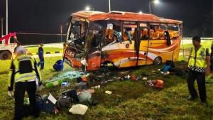 Bus-membawa-rombongan-atlet-karate-dari-Medan-mengalami-kecelakaan-di-Padang.jpg