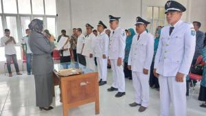 Camat-Grong-Grong-lantik-keuchik-di-aula-kantor-camat.jpg