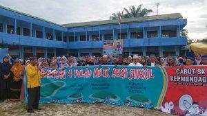 Civitas-akademika-Kabupaten-Aceh-Singkil-membacakan-pernyataan-sikap.jpg