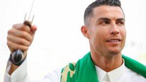 Cristiano-Ronaldo-Pakai-gamis-di-Arab-Saudi.jpg
