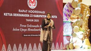 Cut-Inda-TR-Keumangan-saat-peragaan-busana-pada-rakor-Dekranasda-Aceh.jpg