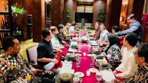 DIJAMU-MAKAN-MALAM1.jpg