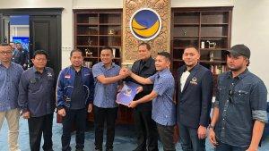 DPP-Partai-NasDem-menyerahkan-SK-dukungan-ke-Jonniadi-dan-Mantri-Doi-maju-Pilkada-Nagan-Raya.jpg