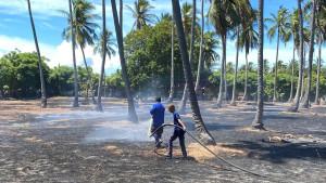 Damkar-lakukan-pendinginan-di-rumah-terbakar.jpg