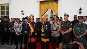 Dapat-Gelar-Adat-dari-Wali-Nanggroe_Mendagri-Janji-Atensi-Setiap-Pembangunan-di-Aceh.jpg