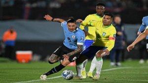 Darwin-Nunez-saat-menghadapi-timnas-Brasil-pada-Kualifikasi-Piala-Dunia-2026.jpg
