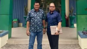 Direktur-Eksekutif-Gadjah-Puteh-Said-Zahirsyah-kiri-dan-Ketua-LBH-Kantara-Aji-Lingga.jpg