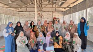 Dosen-PKM-Unsam-betsama-ibu-PKK-Gamoong-Kuala-Langsa-program-pengabdian.jpg