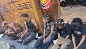 Enam-anak-punk-pelaku-penganiayaan-yang-menyebabkan-tewasnya-pria-bertato-di-Demak.jpg