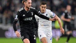 Gelandang-Juventus-Adrien-Rabiot-berebut-bola-dengan-gelandang-Sampdoria-Harry-Winks.jpg