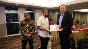 Gubernur-Aceh-Mualem-Jajaki-Kerja-Sama-Peternakan-Sapi-dengan-Australia.jpg