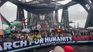 Hampir-satu-juta-orang-berbaris-di-Jembatan-Sydney-menentang-genosida-Israel-di-Gaza.jpg