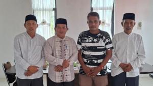 Hamzah-Sulaiman-foto-bersama-sekda-dan-pejabat-Singkil-lainnya.jpg