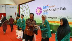 Hirwandi-beri-hadiah.jpg
