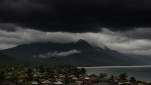 Ilutrasi-Awan-Hitam-di-Aceh-Jaya.jpg