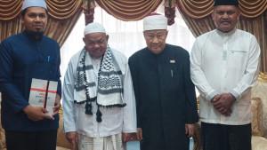 Imam-Besar-Masjid-Raya-Baiturrahman-Banda-Aceh-temui-mufti-brunei.jpg