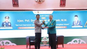 Irjen-Pol-Marzuki-Ali-Basyah-bersama-Rektor-USK-Prof-Marwan.jpg