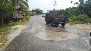 Jalan-berlubang-digenangi-air-di-kawasan-Desa-Suka-Damai-Kecamatan-Singkil-Kabupaten-Aceh-Singkil.jpgJalan-berlubang-digenangi-air-di-dekat-SD-Ujung-Bawang-Singkil.jpgFOTO-Jalan-amblas-di-kawasan-Desa-Ujung-Bawang-Kecamatan-Singkil.jpgJalan-berlubang-dekat-perbatasan-antara-Desa-Ujung-Bawang-dengan-Selok-Aceh.jpgJalan-amblas-di-kawasan-Desa-Ujung-Bawang-Kecamatan-Singkil.jpgJalan-berlubang-digenangi-air-di-kawasan-Ujung-Bawang-Singkil.jpgJalan-berlubang-digenangi-air-di-k