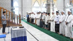 Jeffry-Sentana-mengukuhkan-Pengurus-Masjid-Agung-Darul-Falah.jpg