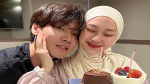Julia-Prastini-dan-sang-suami-Na-Daehoon-dalam-unggahan-akun-Instagram-pribadinya.jpg