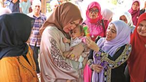 Kak-Ana-berikan-bantuan-rumah-keluarga-almarhum-Bustamam.jpg
