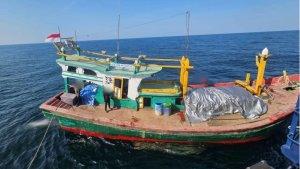 Kapal-Motor-Rezeki-Bersama-yang-menyelundupan-45-ton-bawang.jpg