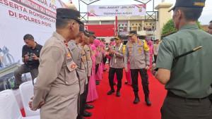 Kapolda-Acehdidampingi-Kapolres-Pidie-AKBP-Jaka-Mulyana-SIK-bersalaman.jpg