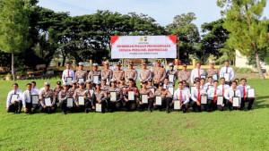 Kapolres-Abdya-Berikan-Penghargaan-Kepada-42-Personel-Berprestasi.jpg