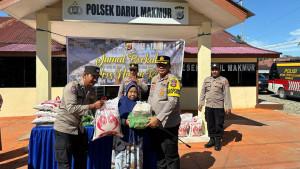 Kapolres-bagikan-sembako-saat-Jumat-Berkah.jpg