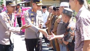 Kapolres-bersama-warga.jpg