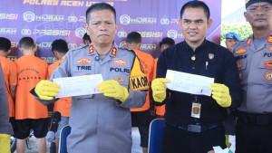 Kapolres-ekspose-BB-kasus-polisi-gadungan.jpg