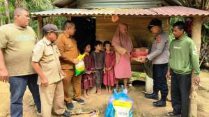 Kapolsek-Banda-Alam-turun-tangan-bantu-warga-miskin.jpg