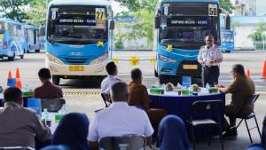 Kepala-Dinas-Perhubungan-Aceh-melaunching-Feeder-9-Operasional-Bus-Trans-Koetaradja.jpg