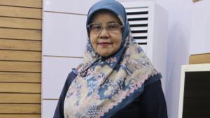 Kepala-Distanbun-Aceh_Cut-Huzaimah_karet-mentah.jpg
