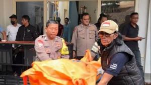 Kepolisian-melakukan-evakuasi-mayat-perempuan-berinisial-DDL-di-sebuah-kamar-hotel-Semarang.jpg