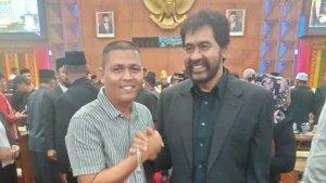 Ketua-KPA-Aceh-Tamiang-Ishak-atau-Kureng-foto-bersama-Mualem.jpg