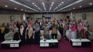 Ketua-Komisi-IV-DPRK-Banda-Aceh-Farid-Nyak-Umar-ST-bersama-ibu-ibu-majelis-taklim.jpg
